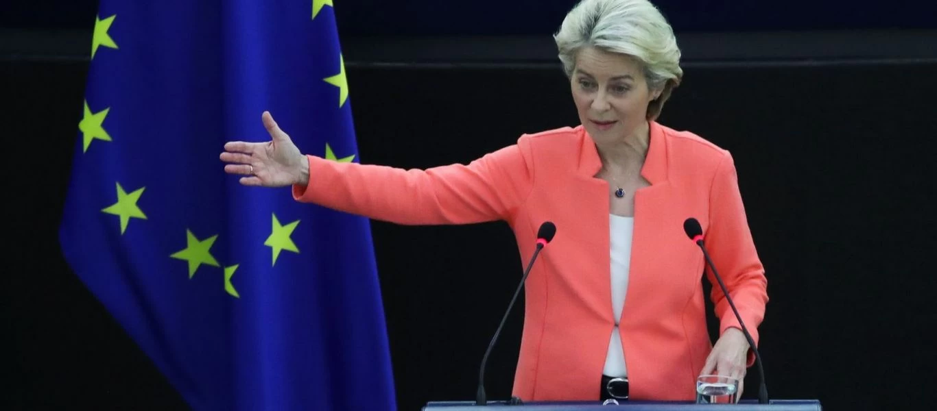 Η πρόεδρος της ΕΕ Φον Ντερ Λάιεν σε ρόλο dealer της Pfizer/BioNTech